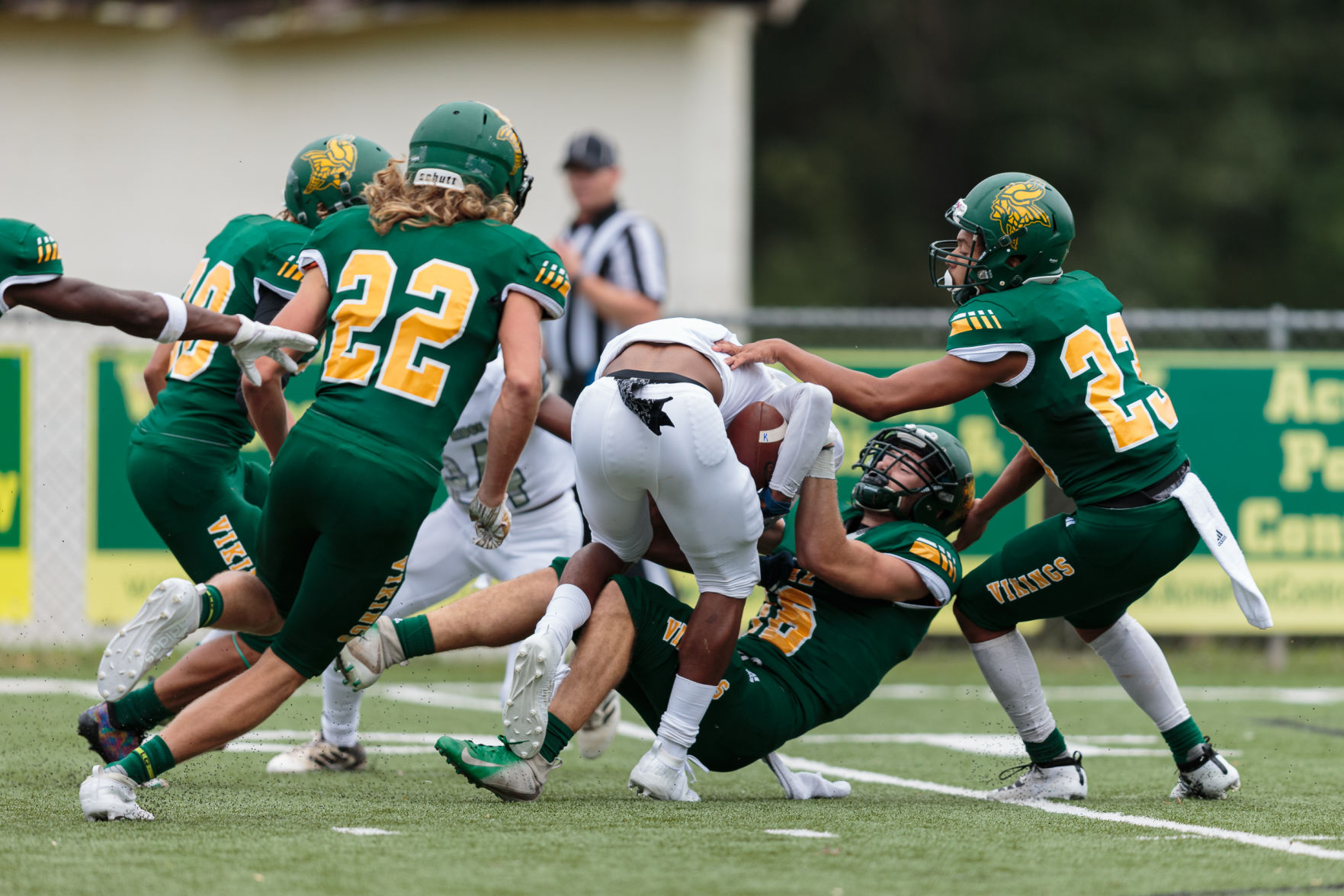 The Ragin' Bulls come from behind in the Battle of the Horns to defeat the Vikings 27-20.